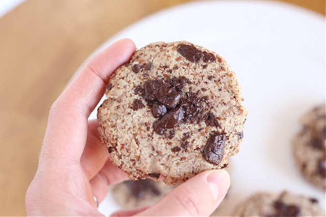 Paleo and vegan cookies with almond meal