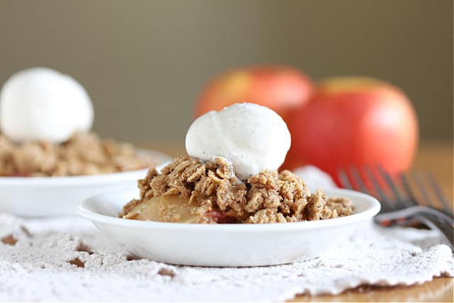 Nut-free apple crumble with oat bran