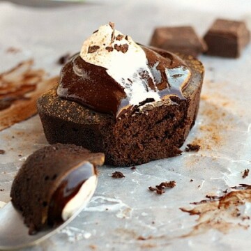 Sugar-free flourless carob cake