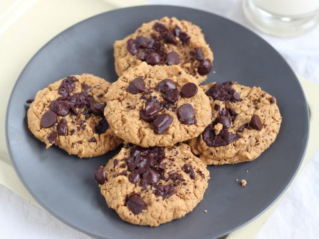 Sugar-free chocolate chip cookies with chickpeas