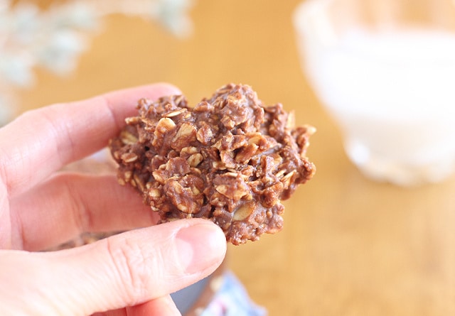 No-bake chocolate peanut butter cookies