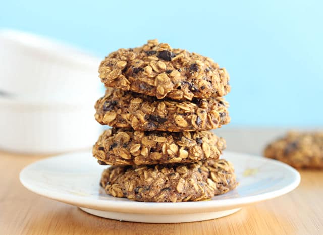 Low-fat oatmeal cookie recipe with chocolate chips