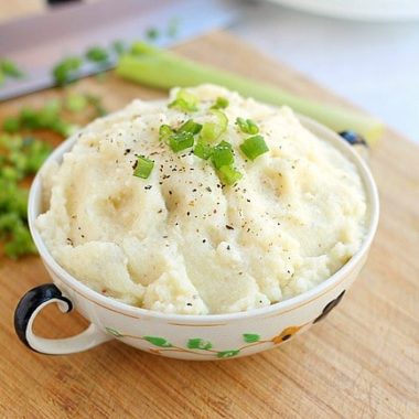 Cauliflower mashed potatoes in a bowl