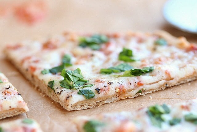 Whole spelt pizza crust for one