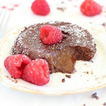 Healthy lava cake for one