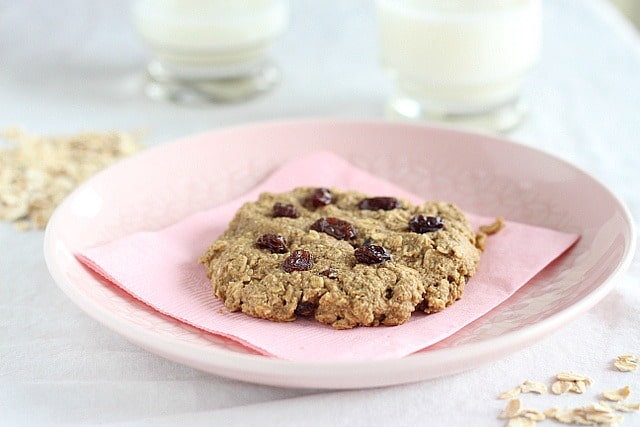 Vegan oatmeal raisin cookie
