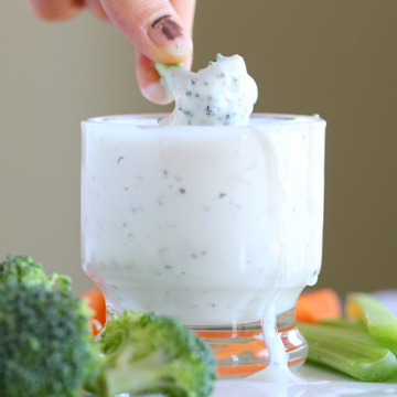 Healthy yogurt ranch dressing