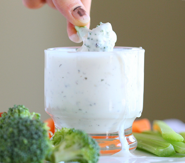 Healthy yogurt ranch dressing