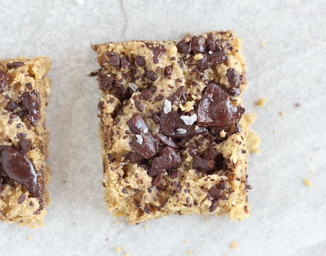 Healthy chocolate chip cookie bars without artificial sweeteners