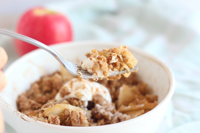 Apple crisp for one made with buckwheat flour