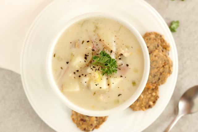 Gluten-free clam chowder soup with lots of clams