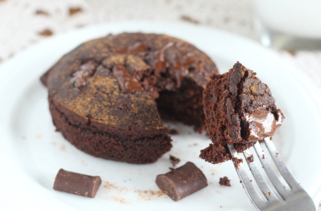 Low sugar chocolate cake for one 