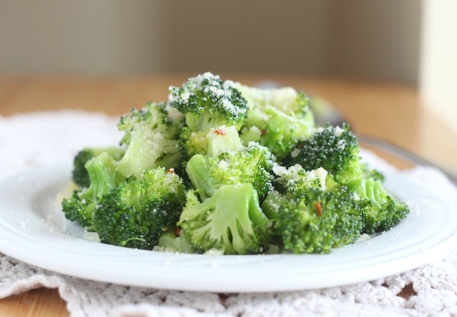 Vegan and paleo broccoli with garlic and pepper