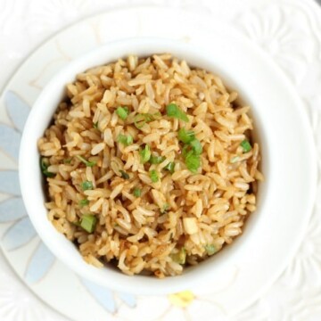 Egg-free fried rice with scallions