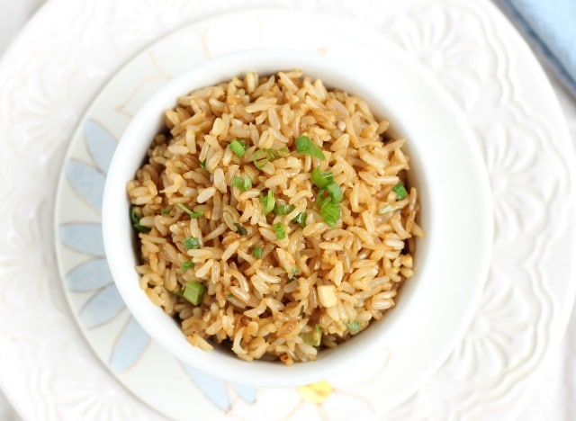 Egg-free fried rice with scallions