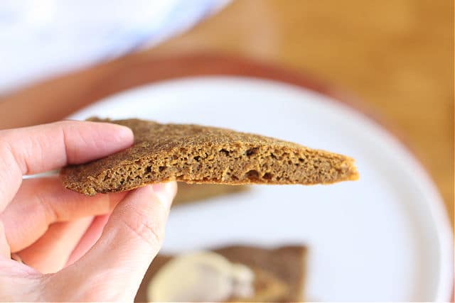 Yeast-free teff flatbread in a pan