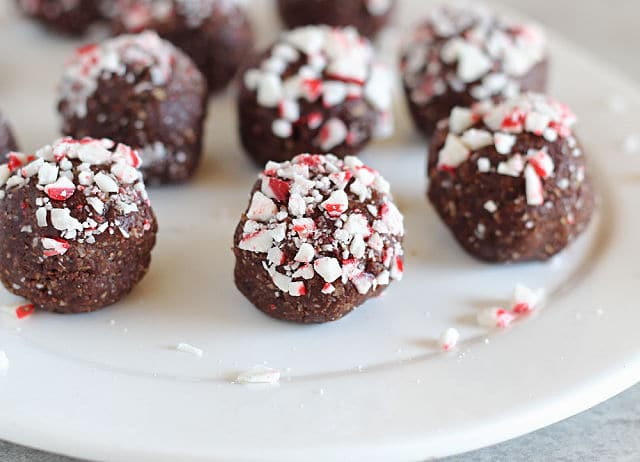 Raw cocoa mint bites with oats