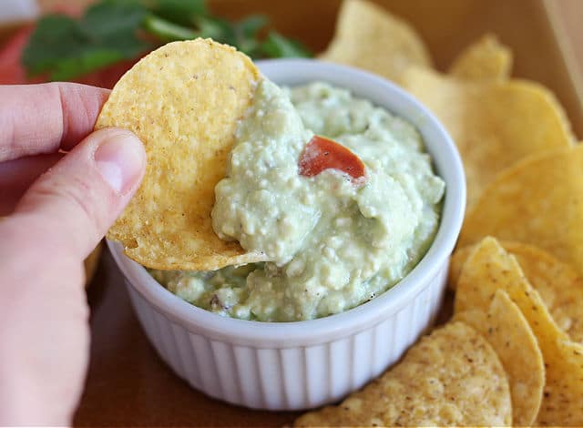 Avocado and cottage cheese dip to eat with tortilla chips