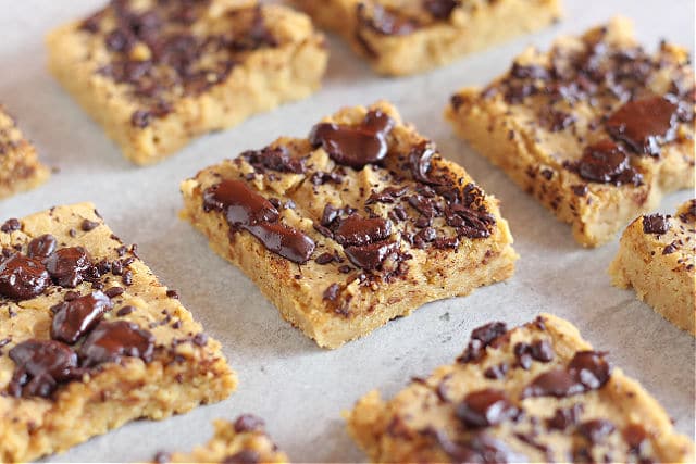 Chickpea blondies without eggs or nuts