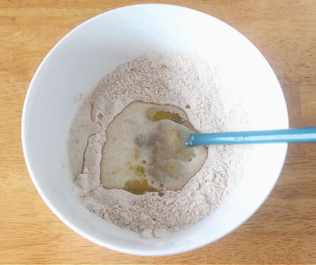 Flour and oil in a bowl.